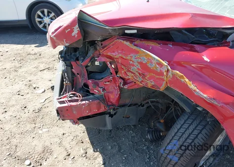 2008 Ford Escape Xlt z USA, uszkodzony, nr VIN 1FMCU93128KC67811